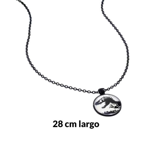Collar con dije de Jurassic Park (Dinosaurio luminisente)